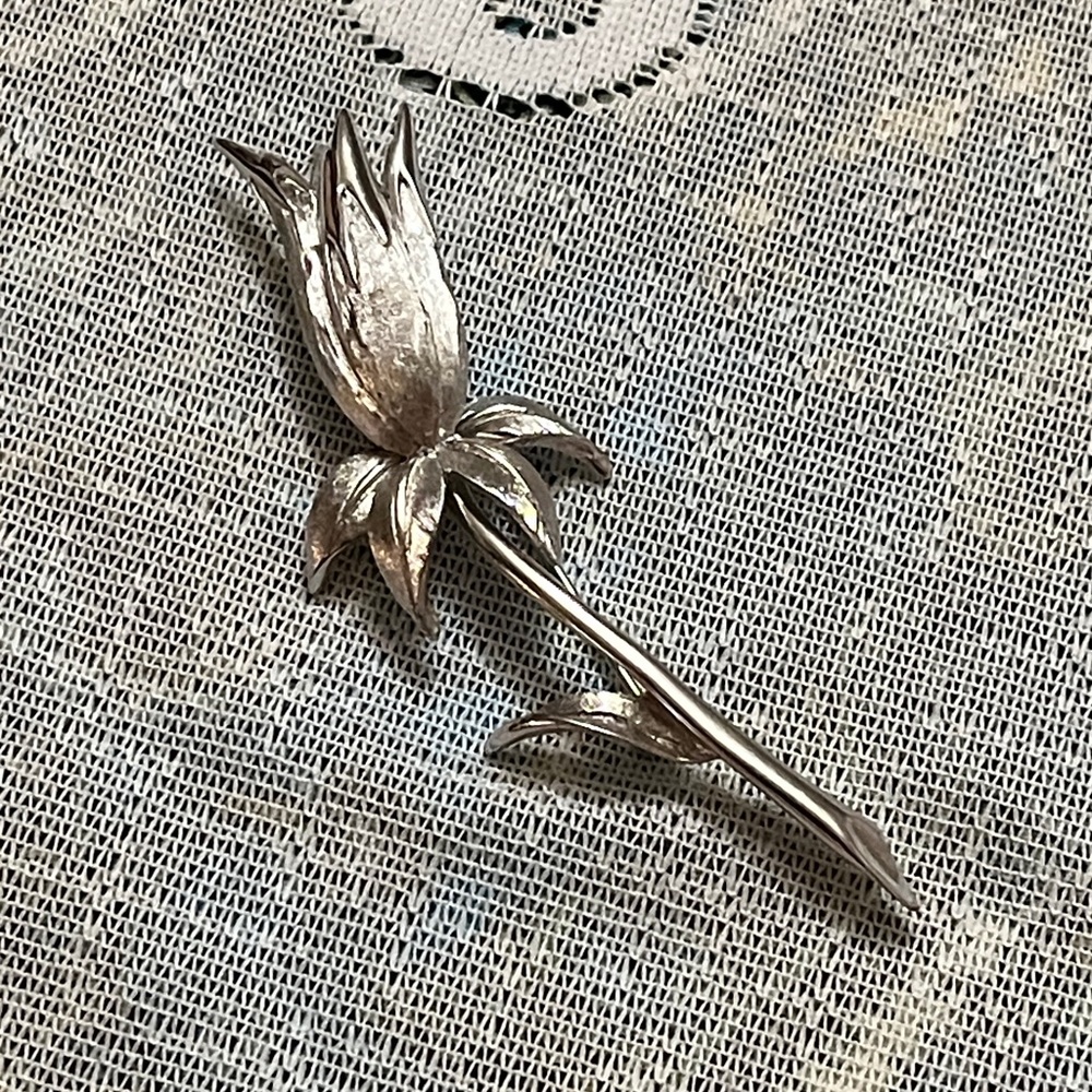 BOUCHER Signed Elegant Silver-Tone Floral Brooch Pin